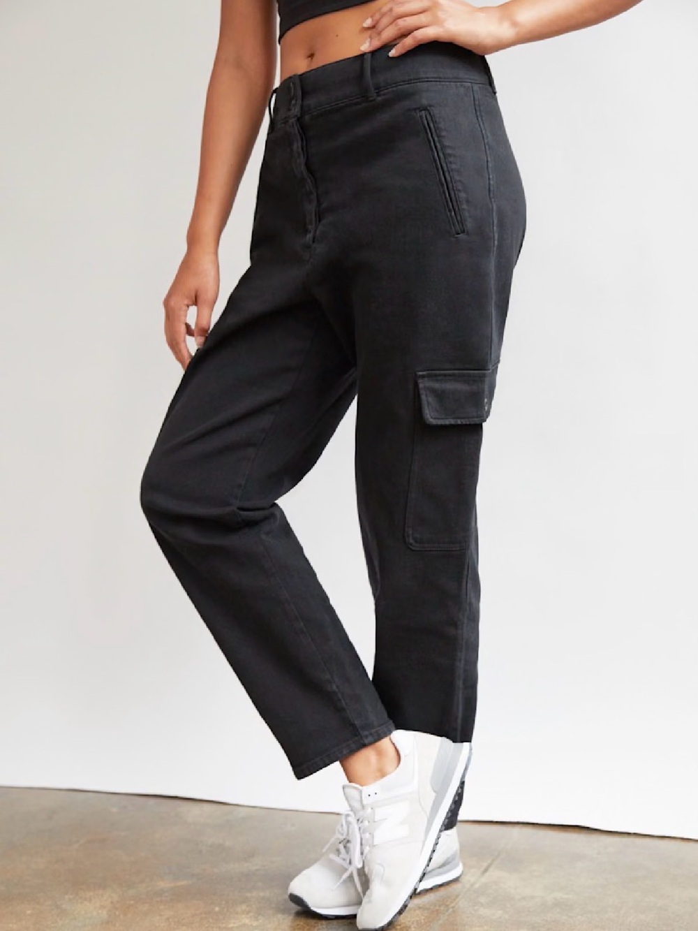 Aritzia Wilfred Free Black Cargo Ankle Pants